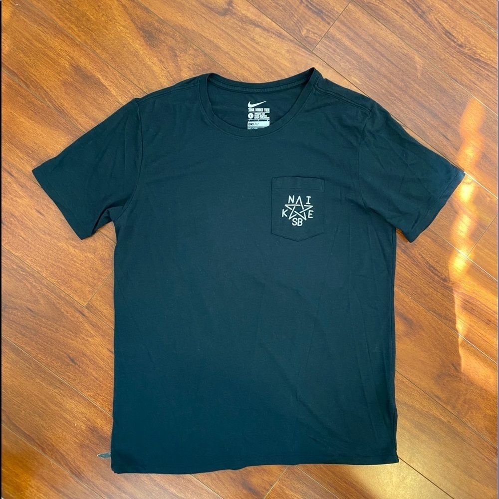 NIKE SB pocket-T dri-fit size L